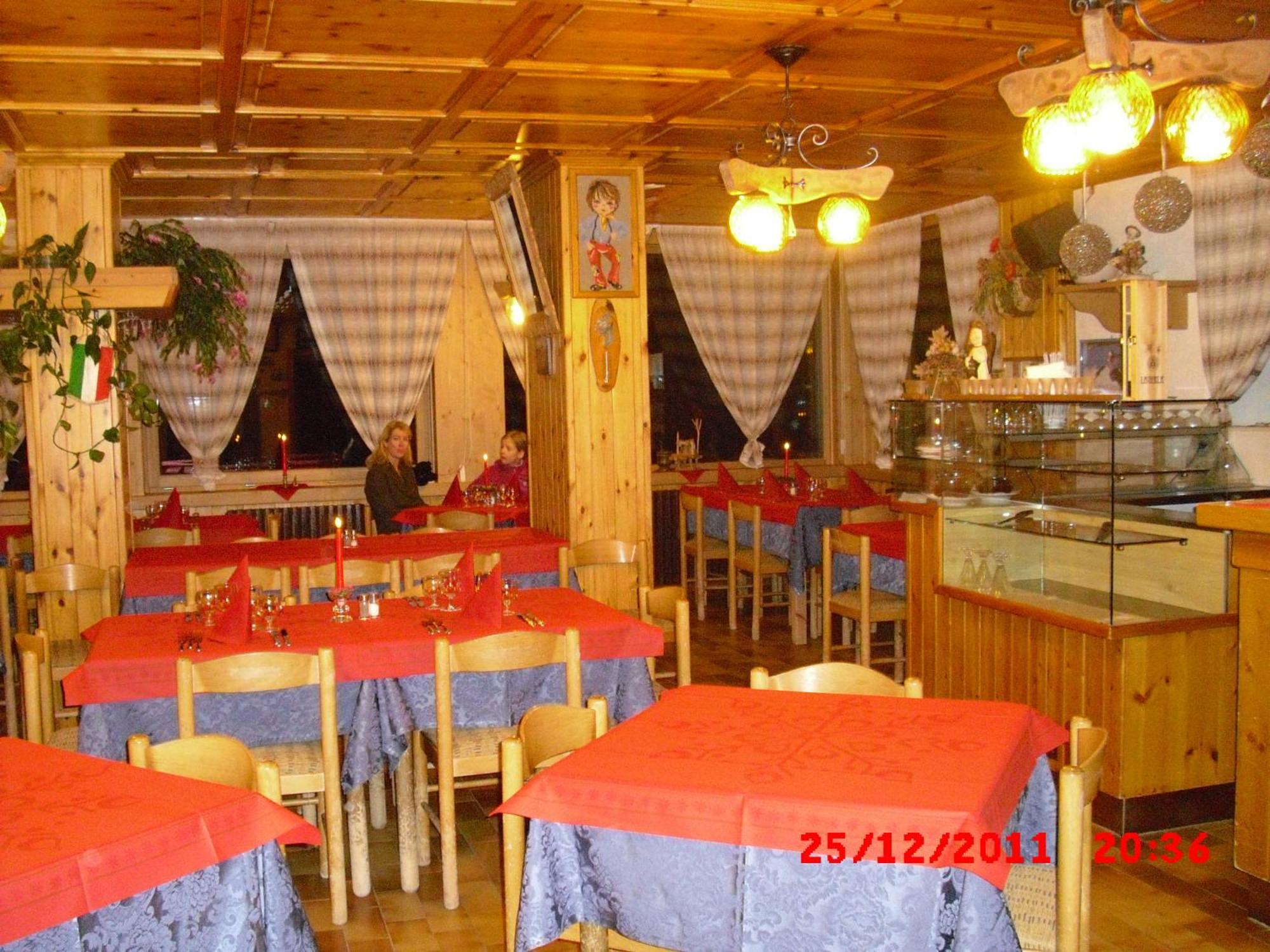 ヴァルディソット Chalet Dei Rododendriヴィラ エクステリア 写真